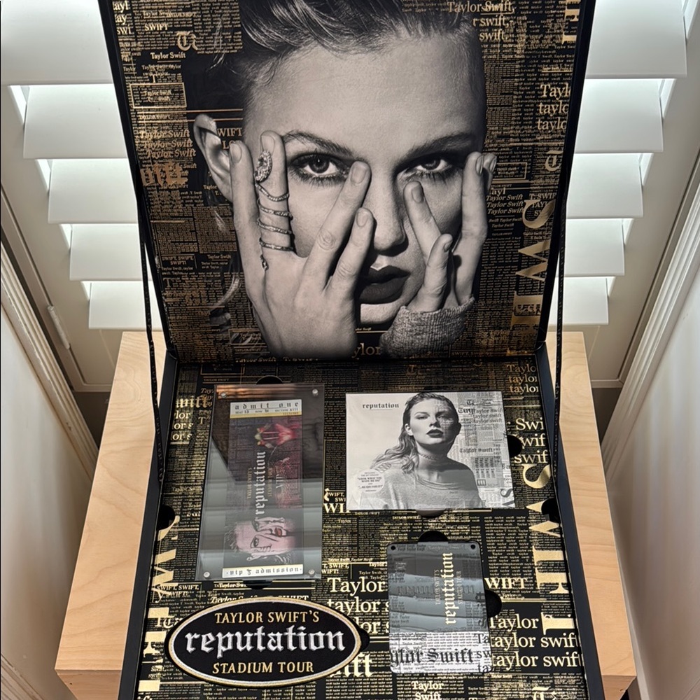 Taylor Swift Reputation Tour VIP Box with Working Video & Sealed Items - Picture 6 of 14
